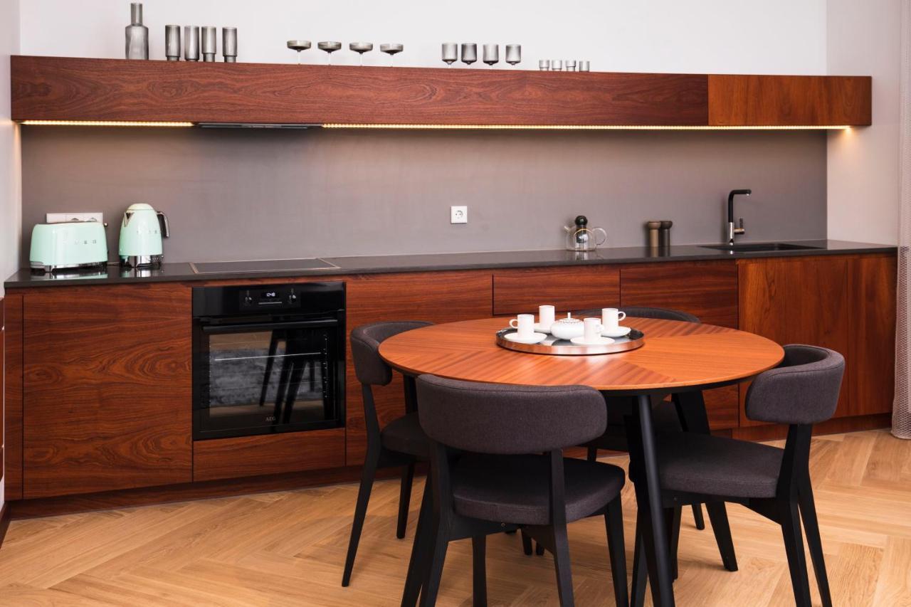 Roze Brivzemnieka Apartments Лиепая Экстерьер фото
