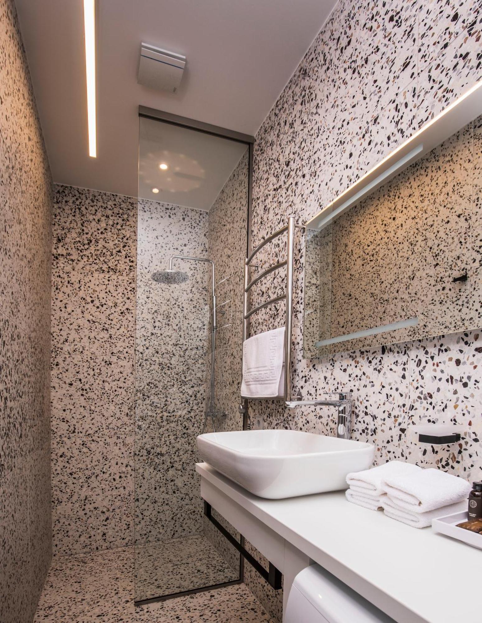 Roze Brivzemnieka Apartments Лиепая Экстерьер фото