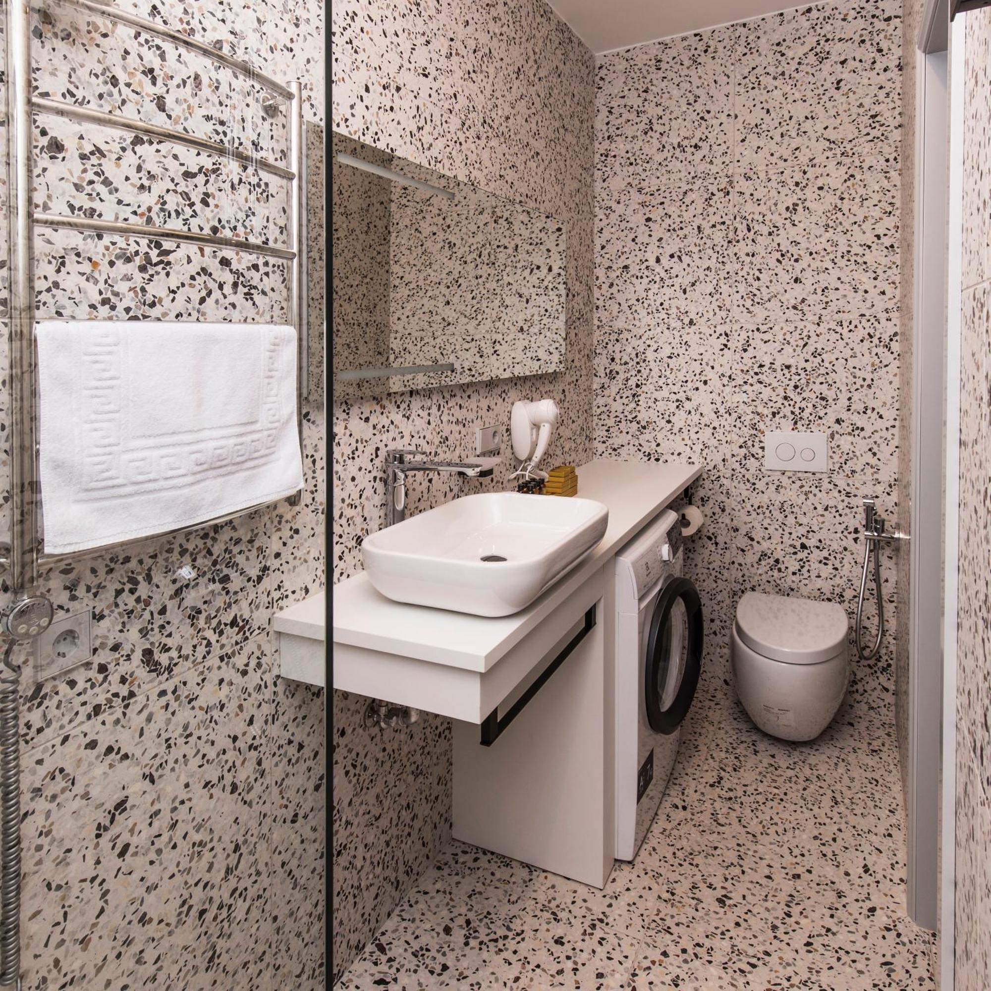 Roze Brivzemnieka Apartments Лиепая Экстерьер фото