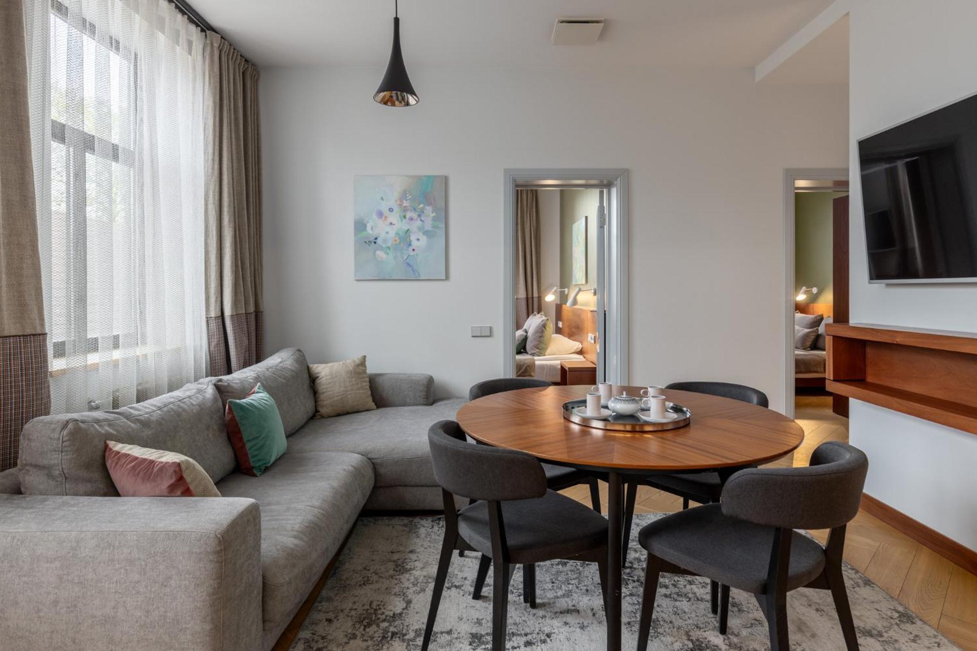 Roze Brivzemnieka Apartments Лиепая Экстерьер фото