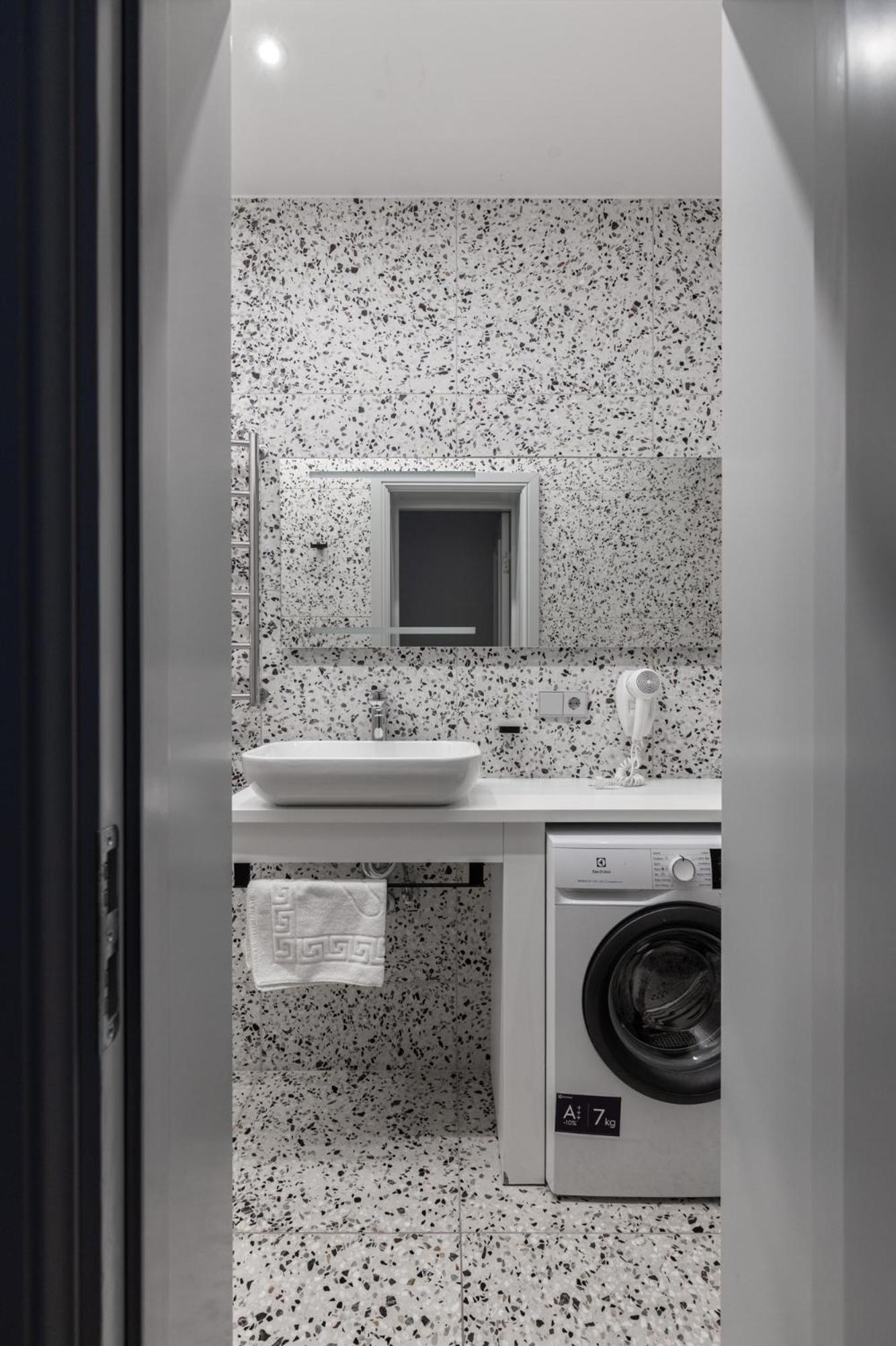 Roze Brivzemnieka Apartments Лиепая Экстерьер фото